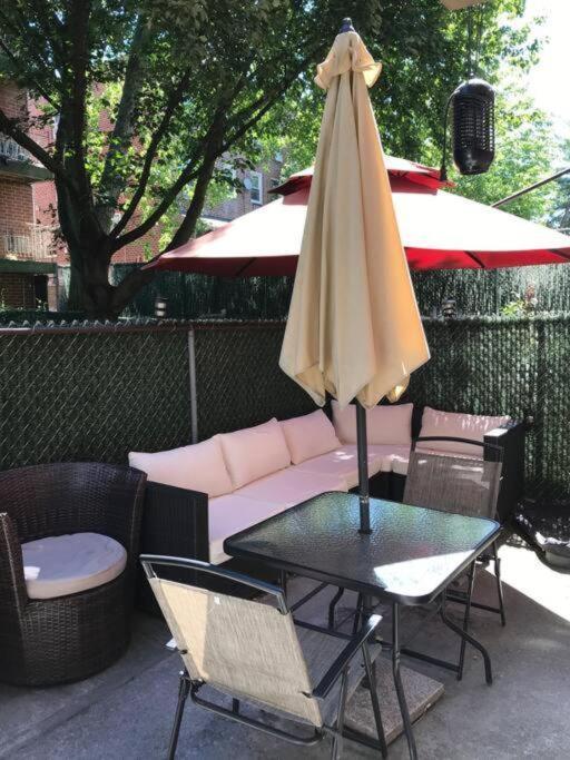Brooklyn Spacious Space With Private Entrance, Bathroom, & Backyard - Full-Kitchen New York Extérieur photo